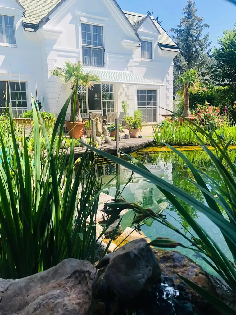 Direkt vom Eigentümer - Fontana: Vollklimatisiertes Traumhaus mit Lift &amp; Schwimmteich im uneinsehbaren Garten (Provisionsfrei)