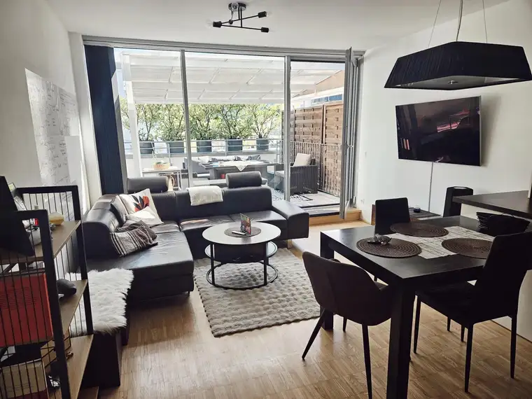 Sonnige &amp; moderne 3 Zimmer Wohnung mit Riesenterrasse &amp; Garagenplatz (Provisionsfrei)