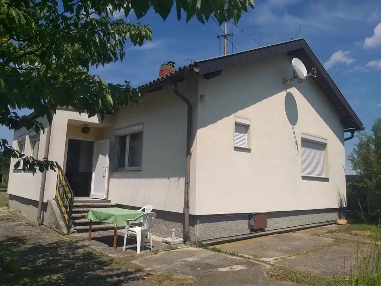 Wohnhaus mit Nebengebäude und großem 4721 m2 Baugrund, auch gewerblich nutzbar (Provisionsfrei)