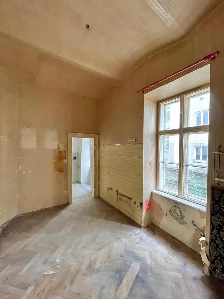 Altbauwohnung in Toplage inklusive Innenhof zu verkaufen (Provisionsfrei)