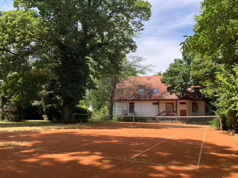 Parkähnliches Baugrundstück in historischer Villenlage Baden bei Wien (Provisionsfrei)
