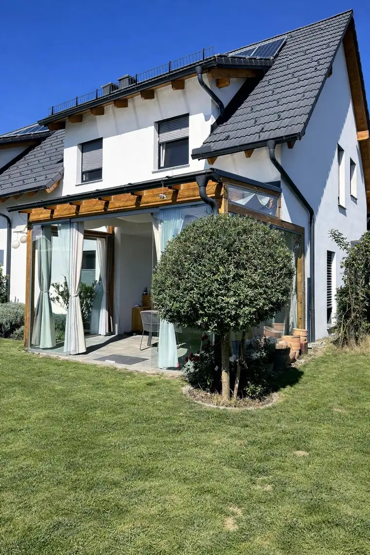 Romantische Ziegelmassiv-Doppelhaushälfte mit Sommergarten und Sauna, voll ausgestattet und provisionsfrei! (Provisionsfrei)
