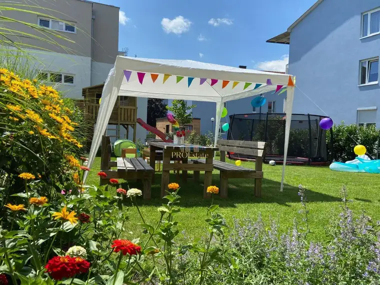 Großzügige Gartenwohnung mit vielen Highlights für anspruchsvolles Wohnen! Eigengarten ca. 300m²