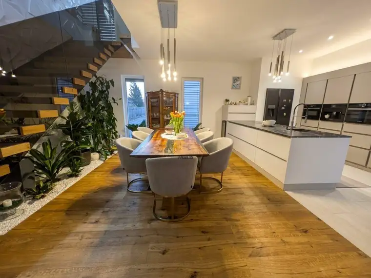 Neuwertiges 5-Zi. Einfamilienhaus in Wels mit Pool, Garten, Terrasse, Klima, Kamin &amp; Garage zu mieten!