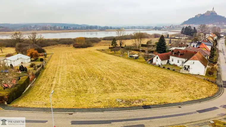 Einmalige Gelegenheit: Traumhaftes Baugrundstück am See in Güssing! Baustudie für 28 Wohnungen