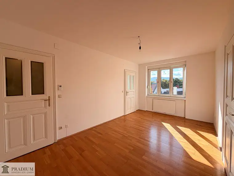 2-Zimmer-Altbauwohnung zwischen Grüner Markt und Kurpark