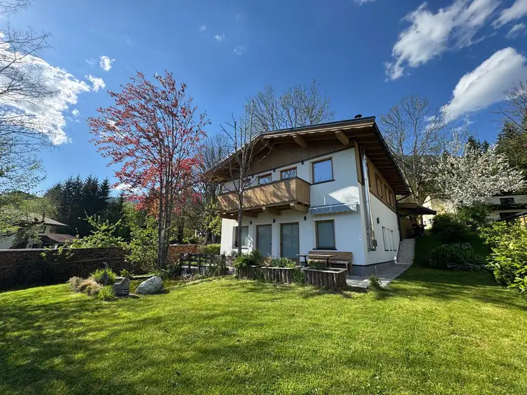 Sonnige und moderne Ruheoase mit wunderschönem Bergblick