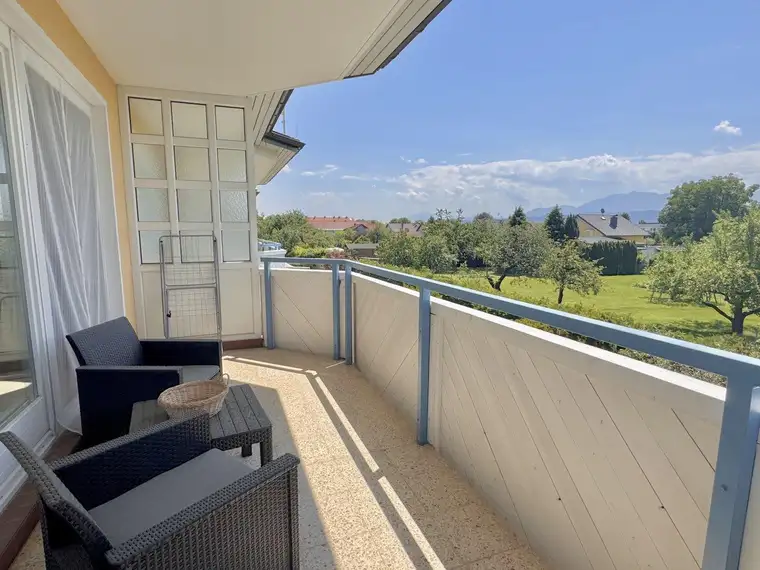 Schöne Wohnung mit großem Balkon in ruhiger Lage