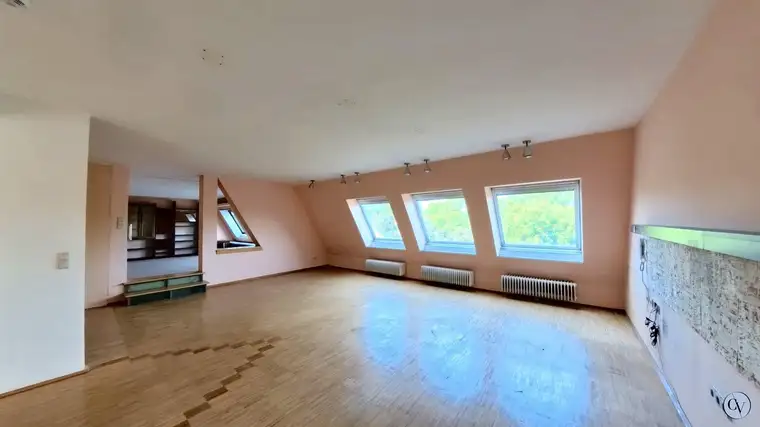 Dachgeschoßtraum mit 76m² Wohnzimmer und Blick auf die Gloriette