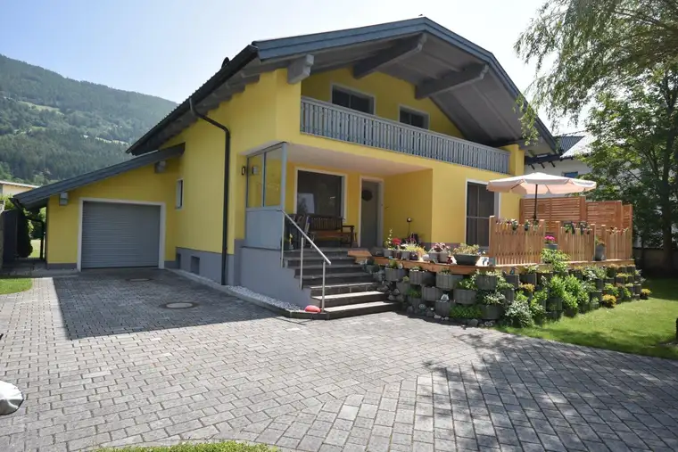 Traumhaftes sehr gepflegtes Landhaus im Maltatal mit großem Gartengrundstück und Pool sowie Nebengebäuden