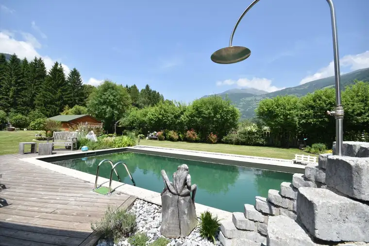 Traumhaftes sehr gepflegtes Landhaus im Maltatal mit parkähnlichem Grundstück und Pool sowie Nebengebäuden