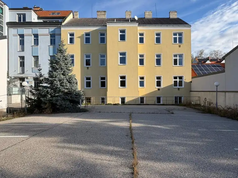 Attraktives Zinshaus in Mistelbach: 9 Wohnungen, 20 Stellplätze, gepflegt, hohe Renditechancen!