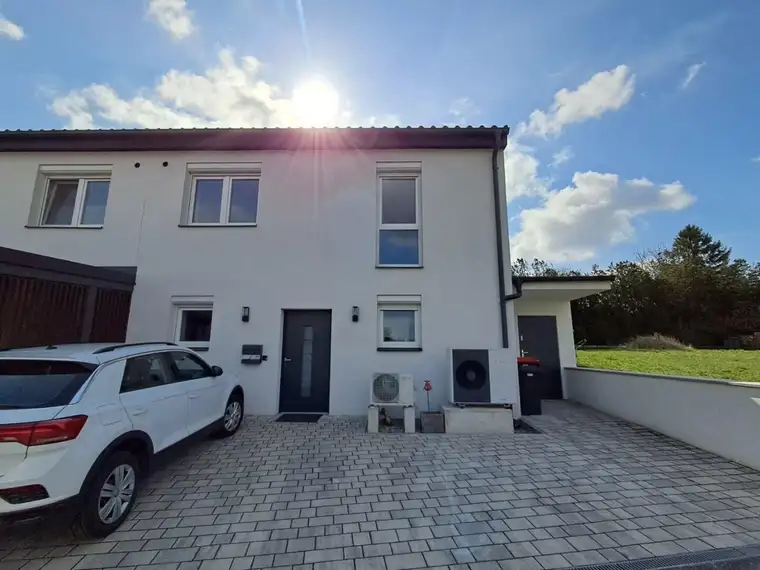 Edler Sofortbezug in Hobersdorf - Fischgrätparkett, PV, Wärmepumpe &amp; Klimaanlage – €425.000