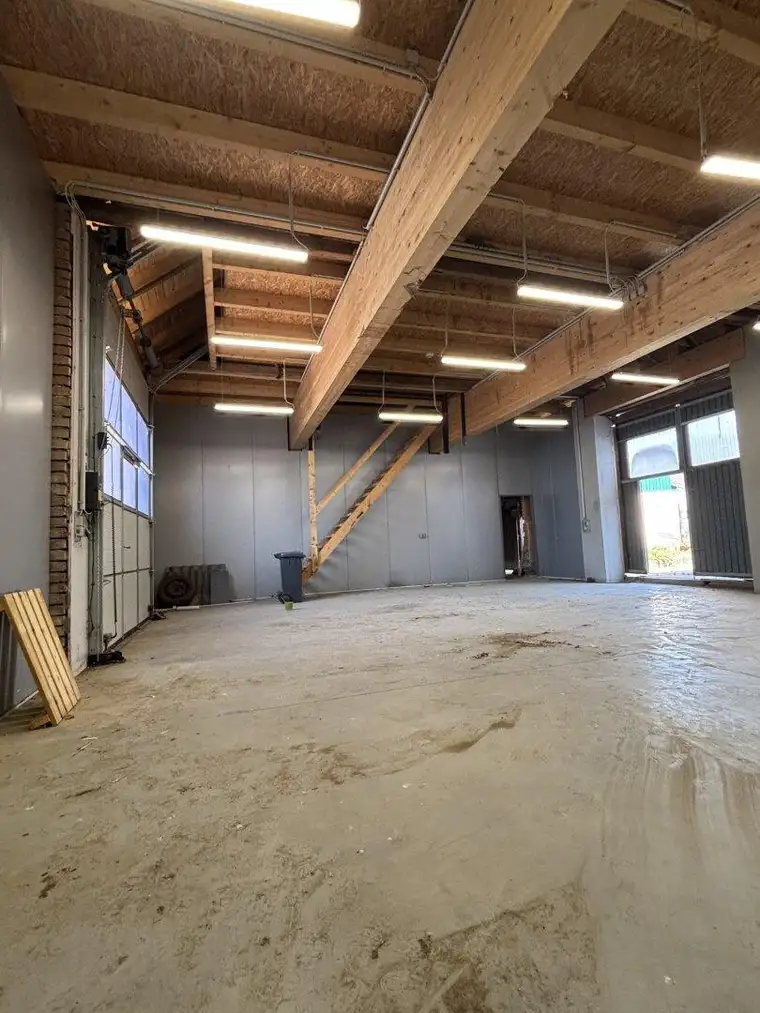 100m² Halle Nahe Laa/Thaya mit renovierungsbedürftigem Bauernhaus - für nur 129.000