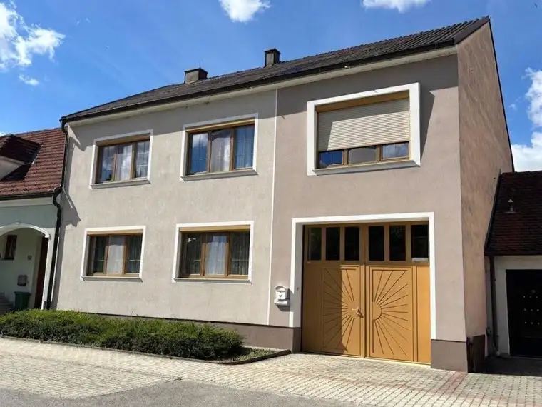 Platz ohne Ende! 7 Zimmer, 1.423 m² Eigengrund &amp; zahlreiche Nebengebäude in Gaubitsch