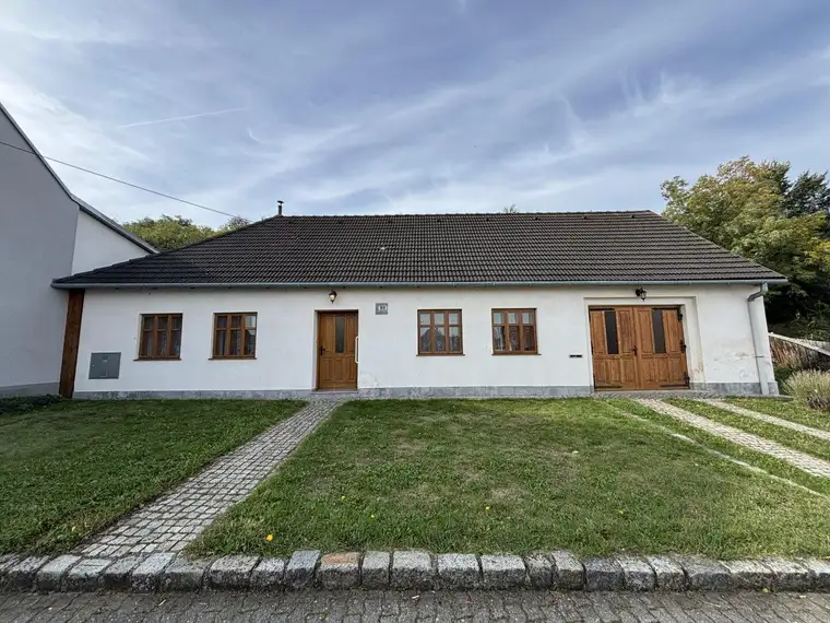 Entzückendes Bauernhaus mit 1.301 m² Eigengrund, Presshaus &amp; idyllischem Innenhof