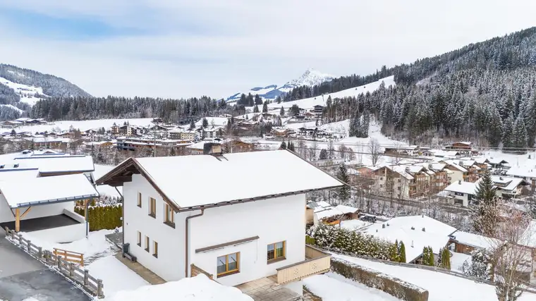 Hanggrundstück mit Altbestand und schönem Bergblick