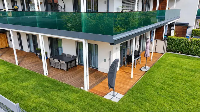 Moderne Gartenwohnung in sonniger Lage mit Bergblick