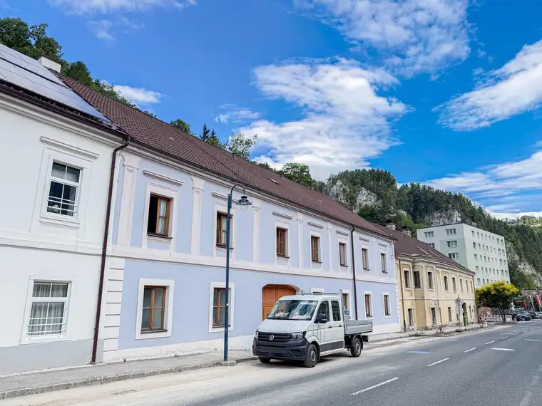 Schottwien - Attraktives Mehrfamilienhaus mit großem Hof und Garten