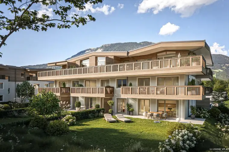 Großzügige Dachgeschosswohnung mit vier Zimmern und außergewöhnlich großen Freiflächen