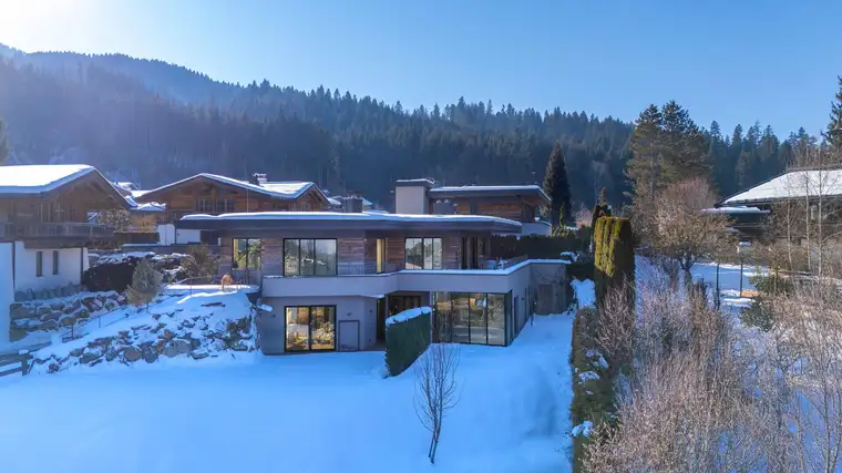 PMI REAL ESTATE GMBH