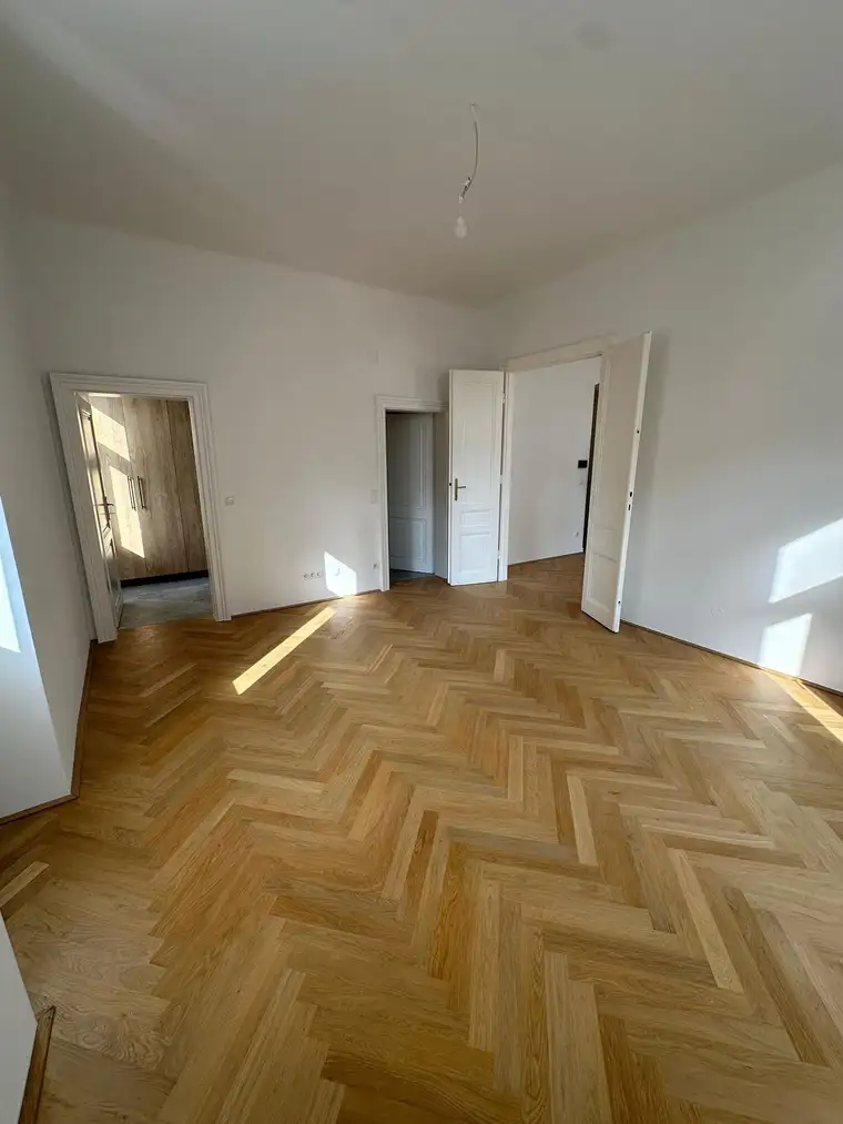 Renovierte 2,5-Zimmer Altbauwohnung mit Aufzug im 16. Bezirk 