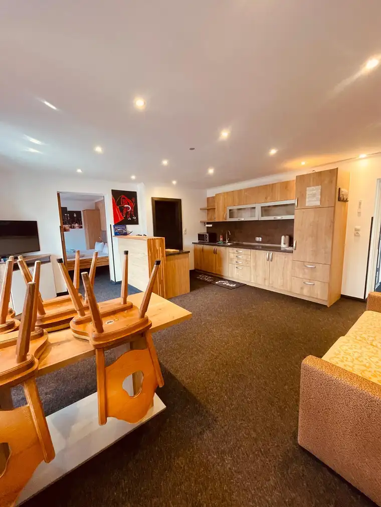 Eigentum statt Miete - Möblierte 2-Zimmer-Wohnung mit Balkon &amp; 2 Parkplätzen | 195.000 €