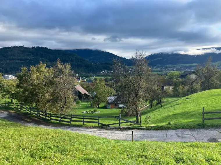 Ruhiges Baugrundstück mit wunderschönem Blick über Stainach