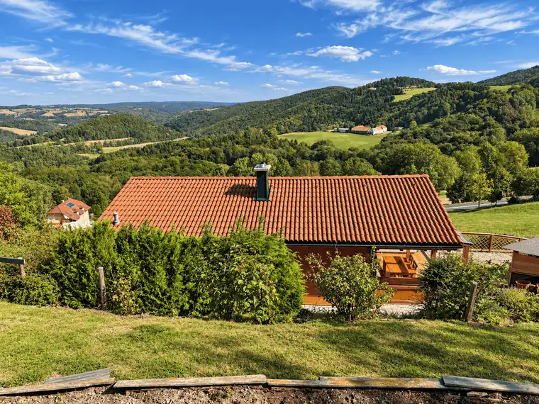 Wohnen mit Weitblick – charmantes Holzhaus in der Buckligen Welt