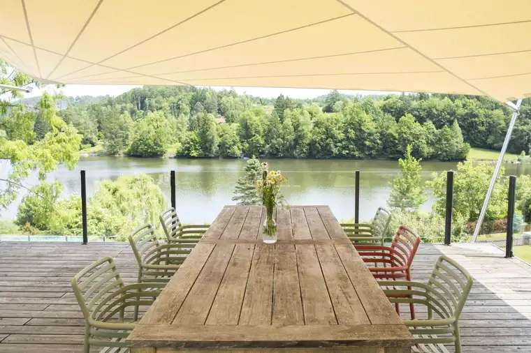 EXKLUSIVES DESIGNHAUS AM SEE mit PRIVATSTRAND und POOL - 80 min von Wien