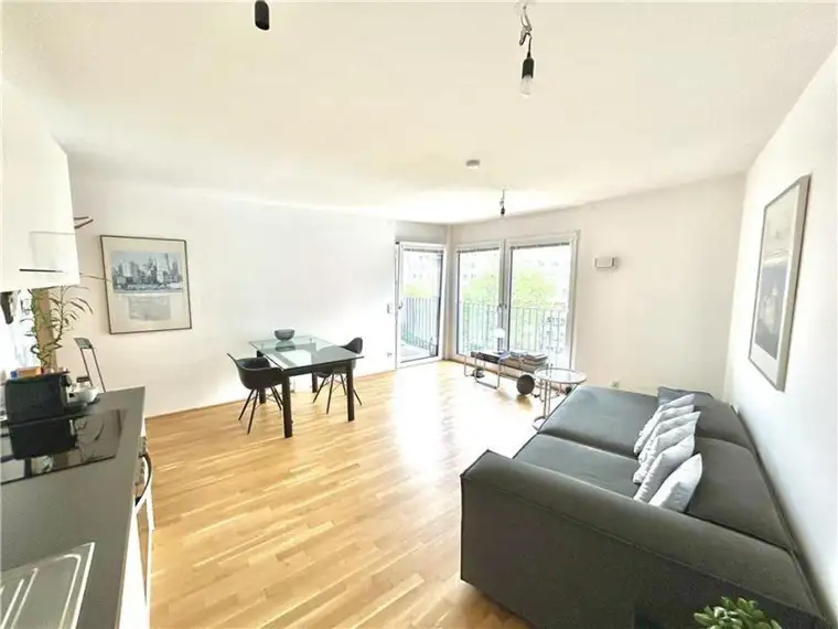 ab 01.08. verfügbar: helle 2-Zimmer Wohnung in hoher Stockwerkslage (6.OG)