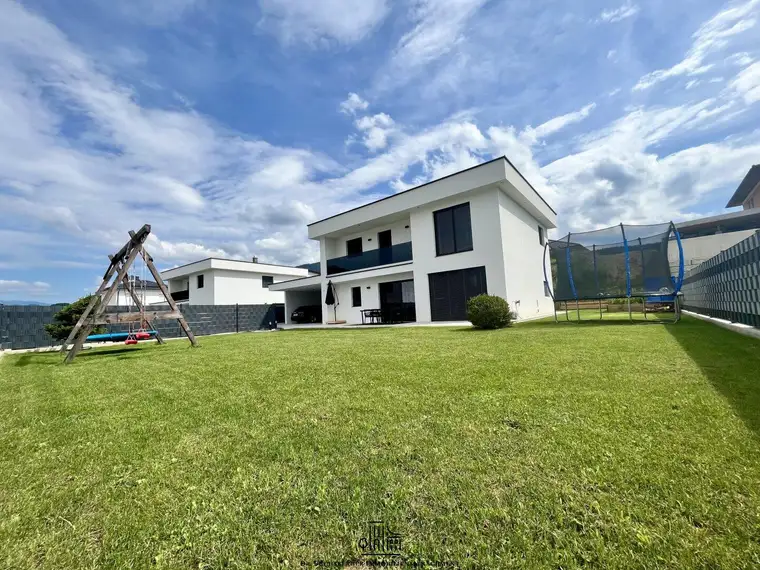 Exklusives Einfamilienhaus I neuwertig I Terrasse I Doppelgarage I ca. 168m² Wohnfläche I 798 m² Grundfläche I Althofen I schöner Garten