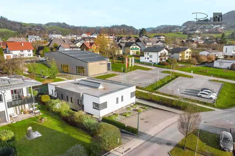 Attraktives Büro / Praxisgebäude am Attersee - Möglichkeit einer Bürogemeinschaft