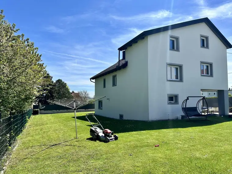 Ein- bis Zweifamilienhaus mit großem Garten in exzellenter Lage in Pregarten