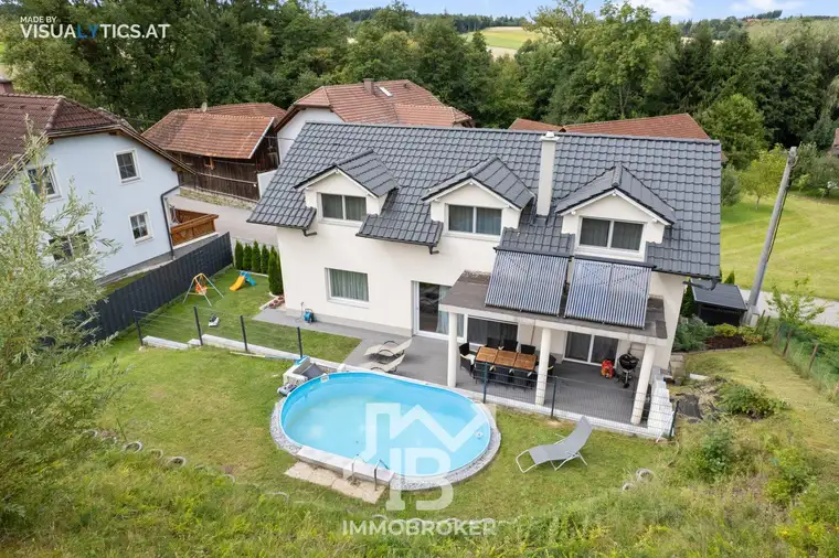 Traumhaftes Einfamilienhaus mit guter Ausstattung, großem Garten und Pool