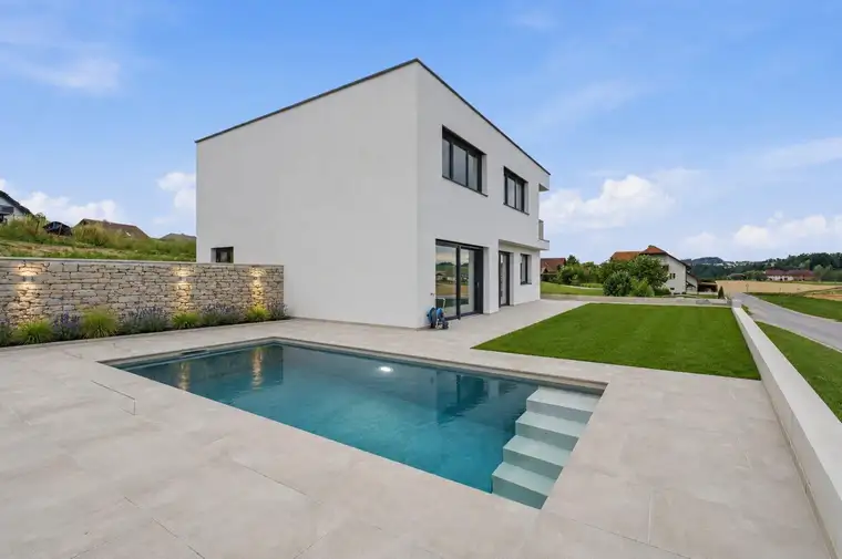 Luxuriöser Neubau in Bestlage – Pool, Doppelgarage &amp; hochwertige Ausstattung