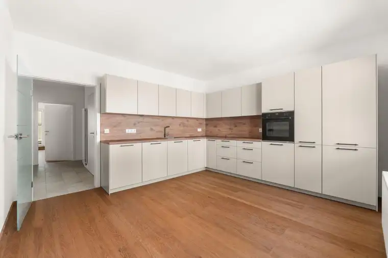 MITTEN IN KLAGENFURT: 95 m2 Wohnfläche, Balkon in der Innenstadt! Kernsaniert!