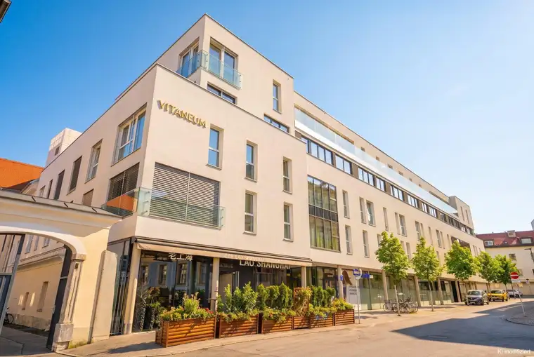 ERSTBEZUG: Wohnen in der obersten Etage: Maisonette mit Terrasse &amp; Kaminanschluss