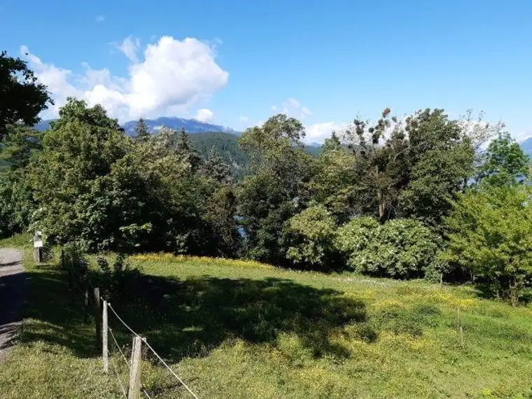 Wundeschönes Baugrundstück mit Seeblick, Bergpanorama und Fernsicht ! Nur 100 m vom Ufer des Millstätter Sees entfernt!