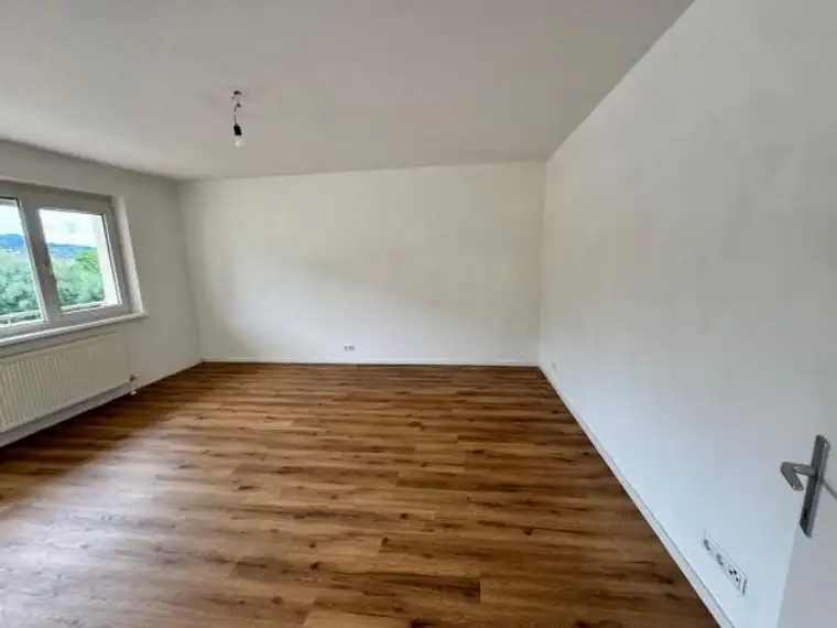 3 Zimmer Genossenschaftswohnung mit Loggia und Fernblick 