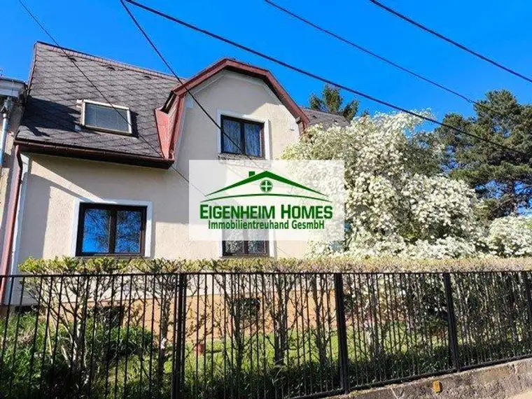 Sie suchen das Besondere - dieses charmantes Haus mit großem Garten und Indoor-Pool wird Sie begeistern