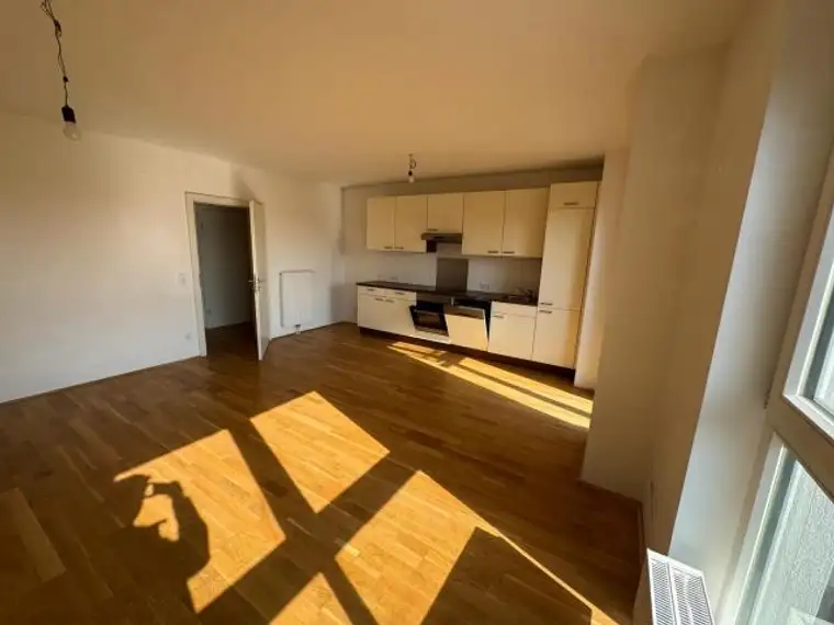 Schöne 3 Zimmer Wohnung mit Küche WARMMIETE +WARMWASSER INKLUDIERT