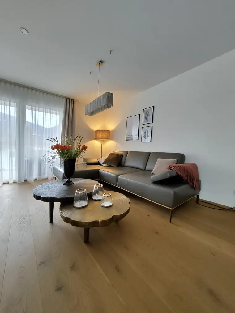 Moderne, helle 3-Zimmer-Wohnung mit zwei Balkonen &amp; zwei Parkplätze