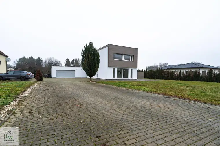Platz zum Spielen. Platz zum Leben. Platz für Ihre Zukunft.