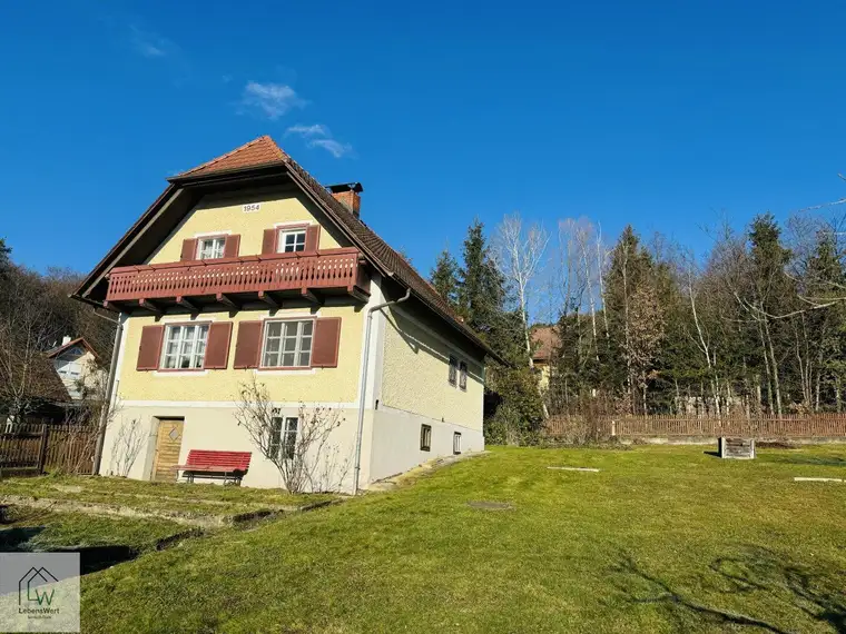 Einfamilienhaus mit 1.395 m² Grundstück in absoluter Ruhelage – großes Potenzial