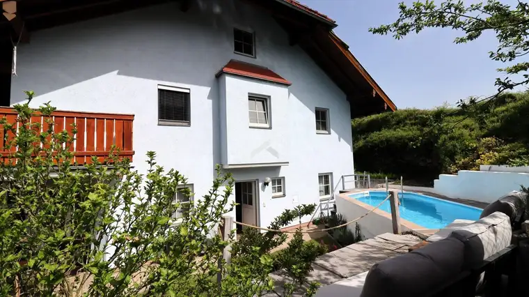 Charmante Doppelhaushälfte in Hallwang, ruhige Sonnenlage mit Pool