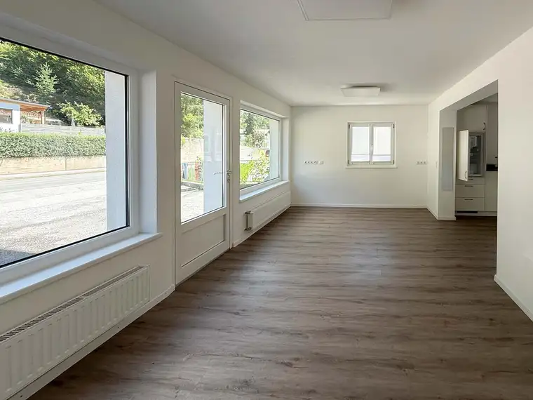 Helles Büro / Geschäftslokal in Landeck – 62 m², saniert 2021, zwei Stellplätze