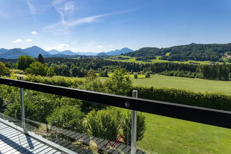 Licht - Weite - Eleganz - Architektenhaus in herrlicher Panoramalage nahe Salzburg