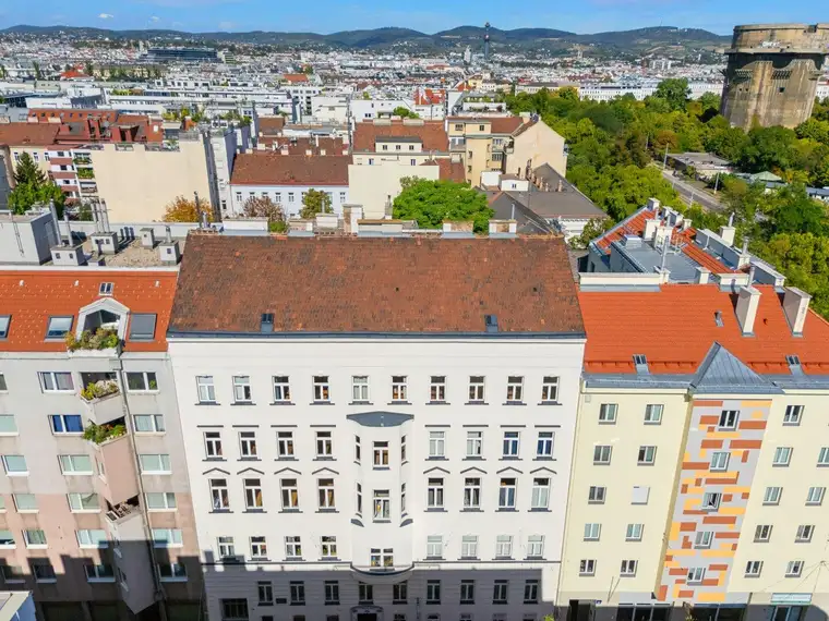 Sanierungsbedürftige 140 m² Altbauwohnung in begehrter Lage beim Augarten