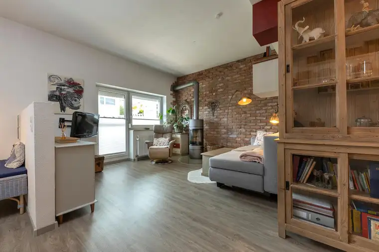 Traumhafte 2-Zi-Wohnung mit großzügiger Terrasse und liebevoll gestaltetem Garten